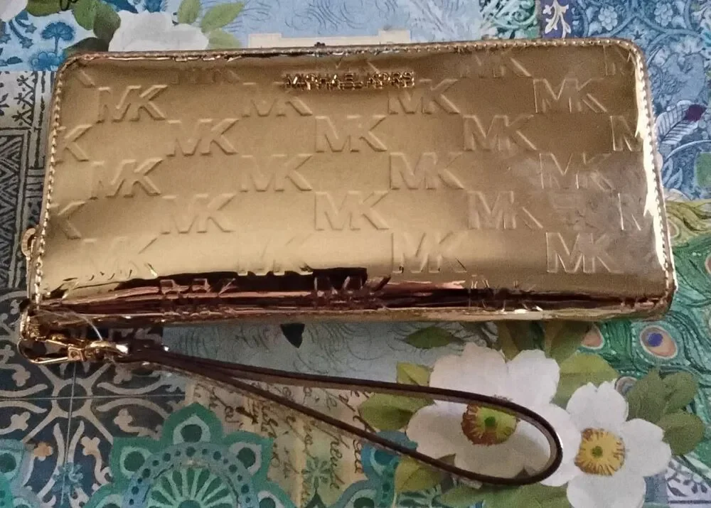 NWOT~MICHAEL KORS Jet Set Metallic Logo Debossed Continental Wallet in Pale Gold
